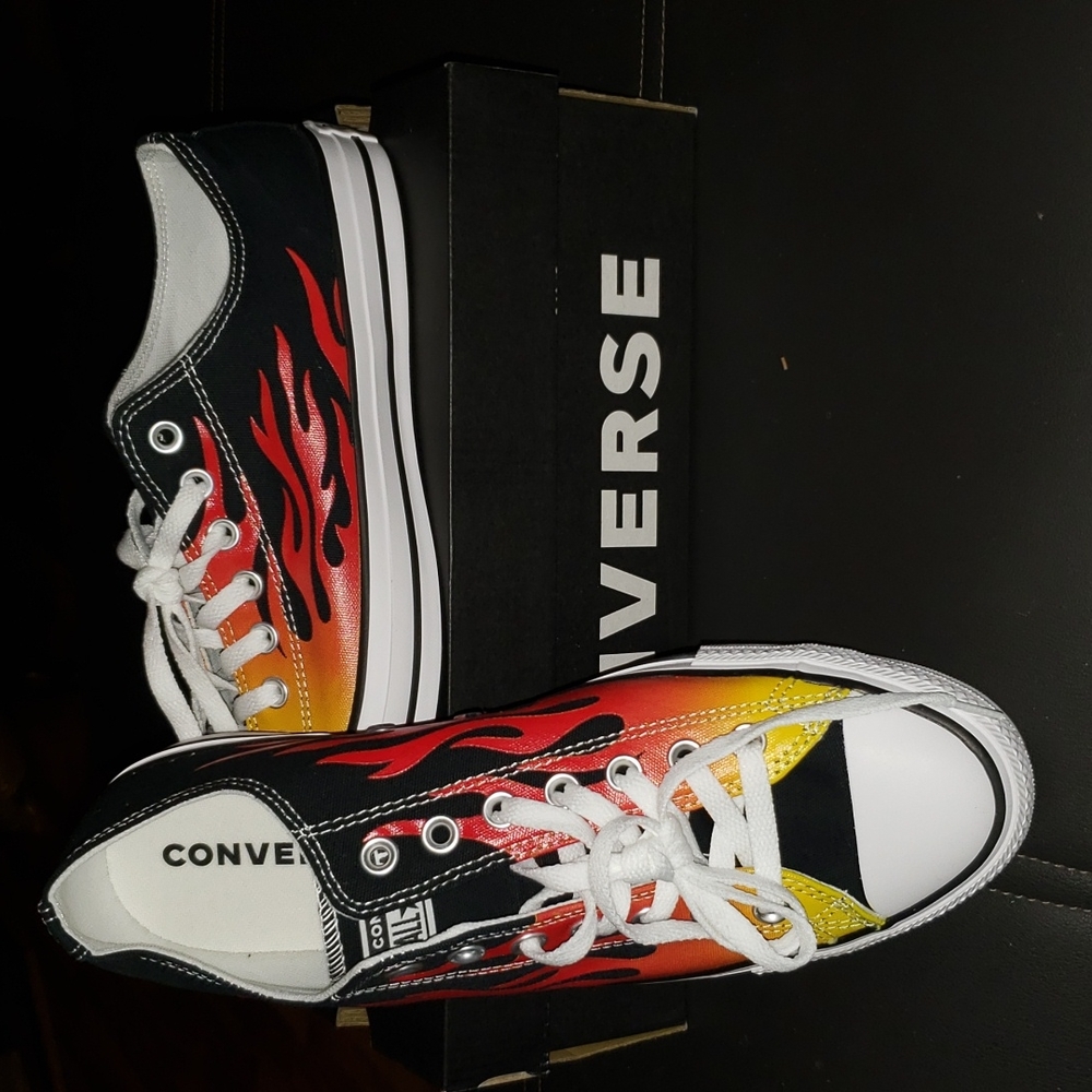 NWT CONVERSE ALL STAR UNISEX SNEAKERS